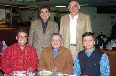 va14122005_1 
Librado García, Raúl Anaya, Braulio Fernández Aguirre, Abelardo Díaz Garza y Luis de la Rosa.