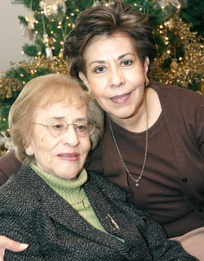 va_18122005_0
Señora Ernestina Gamboa Almeida con su hija María Teresa Rojas de Castañeda.