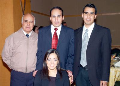 va_18122005_29 
Irase4ma Ortiz, Alexis Macías, Carlos Macías y Carlos Luis Macías.