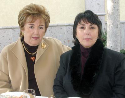 va_29122005_5 
Nina Díaz Rivera de Eraña y Lety M. de Treviño.