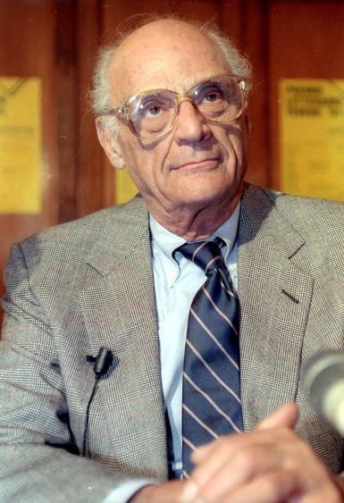 FEBRERO
El 10 de febrero dejó de existir el dramaturgo Arthur Miller de quien destacaba el equilibrio que existía entre su ética, su ideología y sus vivencias.


Sin duda era el dramaturgo norteamericano más comprometido con su sociedad y el que más la criticó. Un clásico de nuestro siglo XX, simplemente un monstruo”, opinó el escritor Víctor Hugo Rascón Banda. 

El dramaturgo estadounidense Arthur Miller falleció a los 89 años de edad; nació en Nueva York, el 17 de octubre de 1915, descendiente de una familia de inmigrantes polacos judíos.