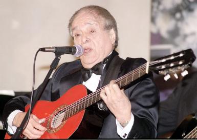 El 30 de julio Pepe Jara dejó de existir; conocido como “El Trovador Solitario”, uno de los exponentes más importantes del bolero y principal intérprete del compositor Álvaro Carrillo, murió a los 77 años de edad a causa de un infarto cerebral.

El Trovador Solitario” decía que las mujeres le podían fallar pero su guitarra nunca, por eso la consideraba su más fiel compañera, aquélla con la que podía interpretar temas como Echame a mí la Culpa, Te Odio, te Quiero, Último Trago y Serenata sin Luna, sólo por mencionar algunos.