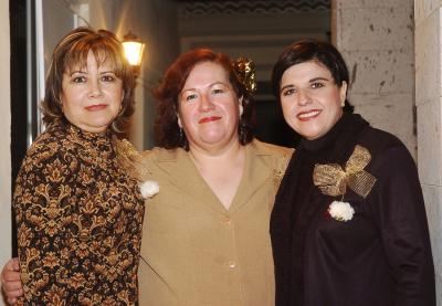 va_01012006 
Lupita de Pereyra, Pilar Hernández de Medrano y Dulce María de Reyes.