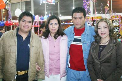 va_04012006 2
Ernesto Tostado, Adelaida Tostado, Carlos Favela y Fátima Hinostrosa