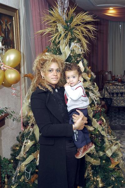 va_06012006_3 
Gladiuska García Hernández y el pequeño Naive  Cassio García.