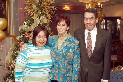 va_06012006_6 
Nora Rubio Hernández, Nora Hernández de Rubio y Francisco Rubio.