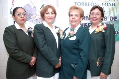 va_08012006_9 
Francis Martínez, María Candelaria Sánchez y Bertha Mendoza, integrantes del Comité Científico, acompañadas de Georgina Ugarte.