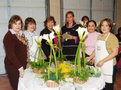 va_23012006 7 
Chelito de Alba, Lupita de Gaucín, Lety Serrato, Rosy Torres, Lupita Vega y Lorena de Gámez