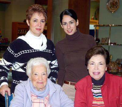 va_27012006 
 Isabel Salcido de Hernández, Rosa ALicia, Laura Cecilia y Silvia Olga Hernández.