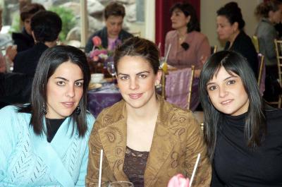 va_27012006 
 Sonia Mansur, Velia y Marcela Martínez.