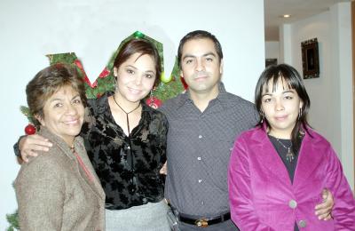 va_28012006 
Ruth Castro, Priscilla Parada, Yelile Dipp y Ramón Castro