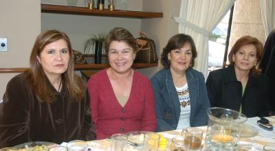 va_29012006 
Diana de Triana, Maru de Zavala, Elsa de Díaz y Geraldina de González