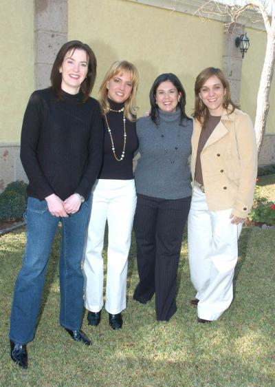 va_29012006 
Pilar de Silveyra, Bety de Martínez, Mary de Tumoine y Sandra de Tumoine