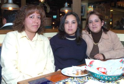 va_29012006 
Mary Ríos, Adriana Ortiz y Lily Elizalde