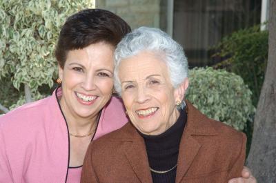 va_30012006 
Olga Navarro de Echávez con su mamá Olga de Navarro.