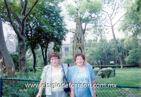 Coco y Juanita Enríquez, captadas en una paseo por Nueva York.