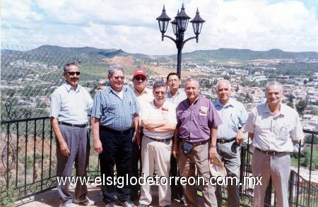 Héctor Hernández, Francisco González, Sergio Muñoz, Erasmo Vera, Félix Hernández, Jesús, Carlos y Homero González, en Parral Chihuahua