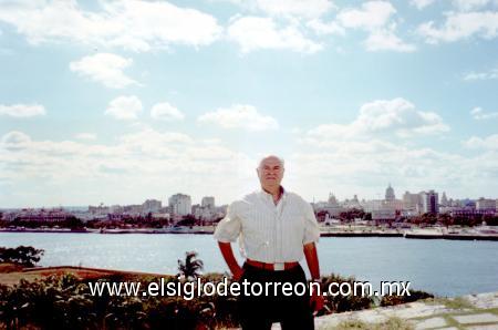 Romualdo Segovia, en una visita a La Habana, Cuba, con motivo de los festejos del 50 aniversario de la Revoluciòn Cubana.