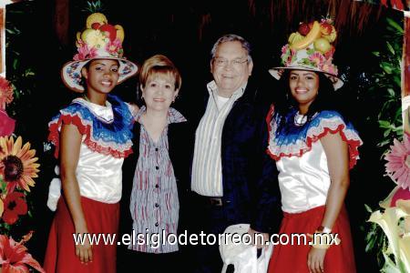 Socorro Rodríguez de López y Everardo López Alcalá disfrutaron recientemente de unas agradables vacaciones, en las hermosas playas de Punta Cana, República Dominicana.