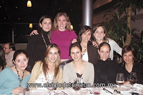 Y ¡LLEGO LA NOCHE!
Sofía, Marcela, Rina, Susana,  Alina, Marilé, Luly, Gaby y Chalis