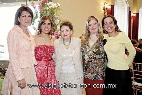 Graciela Zepeda de Villalobos, Mónica Villalobos Zepeda, Marilú Hernández de Tohmé, Cristy Gilio de Tohmé y Alejandra Villalobos Zepeda