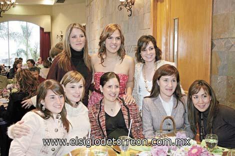 Ale Zarragoicoechea, Mónica Villalobos, Lucila Hernández, Bárbara Madero, Rosario Sirgo, Lorena Bello, Adriana Fernández y Rosa Carmen Flores