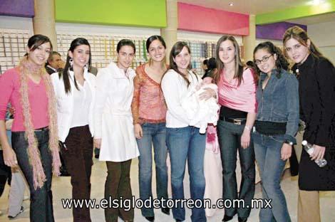 INAUGURA NUEVO NEGOCIO
Selina Viesca, Julia Peña, Daniela Murra, Gilda Moreno, Mariana Delgado de Robles, Daniela Cepeda, Mónica Ochoa y Brenda Dávila