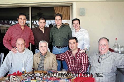 ALBERTO CORTÓ UN AÑO AL CALENDARIO
Javier Ramos, Mario Armendáriz, Adolfo Garza, Blas Garza Jr., Blas Garza, Jesús Salas Falcón, Jesús Salas Cepeda y Javier Ramos Salas