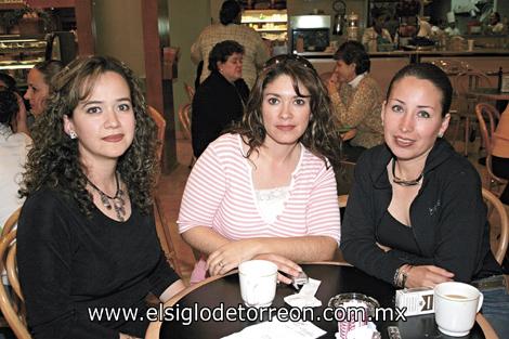 TARDES DE RICO CAFÉ
Érika Limón, July Téllez y Gladys Trejo