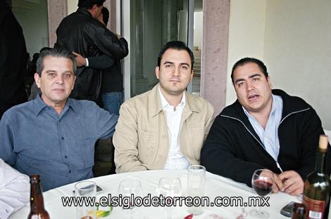 Gustavo Pineda, Enrique García y Vanggelis Lambrou