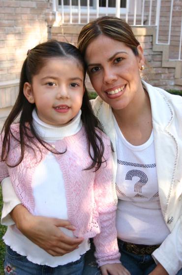 ni_05022006 
 Rocío Díaz de Del Río con su hija Bárbara del Río Díaz