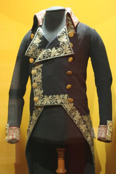 Unos 200 objetos que pertenecieron a Napoleón Bonaparte, uno de los más brillantes militares de la historia, son exhibidos en el Museo del Vidrio de Monterrey, en el norte de México.