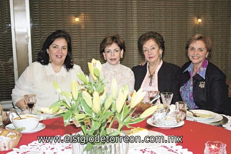 SE FESTEJA EN SU CUMPLEAÑOS
Rebeca Q. de Mijares, Ma. Teresa Q. de Cantú, Ma. Teresa P. de Quintero y Ana María G. de Quintero