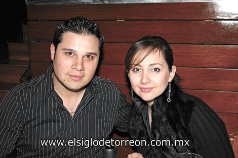 Adán Herrera Pereda y Cynthia Saucedo de Herrera.