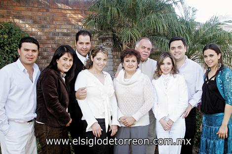 Anuar Nahle, Bárbara Luévanos de Nahle, Alejandro Sánchez González, Belinda Nahle de Sánchez, Alejandra de Nahle, Anuar Nahle, Alejandra Nahle de Mijares, Carlos Mijares y Katia Nahle.