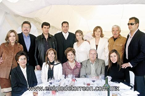 Irma González, Jorge González Morado, Jorge González Silva, Alejandro Sánchez González, Belinda Nahle de Sánchez, Mely González de Rodríguez, Arturo Rodríguez, Jorge Sánchez González, Paty González de San Miguel, Roxana Sánchez de González, Lulú González de Sánchez, Sigfrido Sánchez y Bárbara Rubio Gutiérrez.