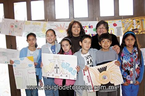 Isabel Izaguirre, Marisofi Ramírez, Marcela Hernández, Víctor Dabdoub, Fernando Gómez, Ursula Estrada, junto a sus catequistas Emilia Hernández y Blanca Álvarez