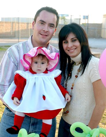 ni_19022006 
Carlos Leal Ancira y Lissette Díaz de Leal con su hijita Regina Leal Díaz