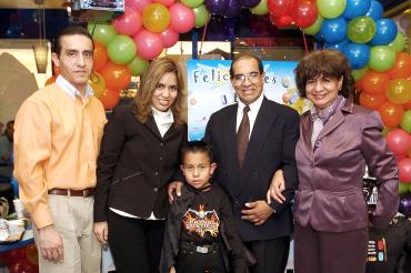 ni_19022006 
 Jesús Eduardo Alonso Alvarado celebró  su cumpleaños con una alegre fiesta que le organizadon sus papás y abuelitos