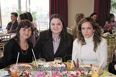 Charmaine de Meza, Claudia de Pedroza y Pily de Tricio.