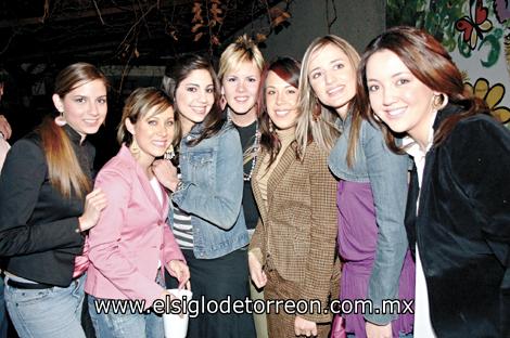 Loretta Cárdenas, Ana Sophía Ortiz, Paulina Tapia, Grisel Moreno, Sofía Castillo, Ericka Hernández y Cecy Villalobos.