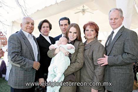 Jesús Álvarez, Eredira S. de Álvarez, Omar Álvarez, Lupita Estrada Villarreal, Jorge Álvarez Estrada, Guadalupe Villarreal de Estrada y Jorge Estrada.