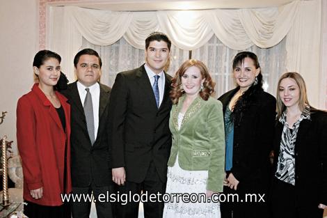 Los novios junto a sus testigos: Jessica González Morales, Sergio Don Lucas,