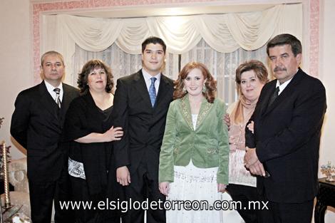 Rafael González Solis, Alma Araceli Morales de González, los novios, María de la Luz Cosío de Noyola y Carlos Uriel Noyola Cedillo.