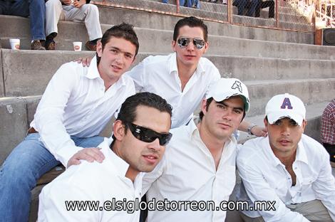 FIESTA BRAVA 
Rodrigo Murra, Mauricio Cepeda, Frank López, Carlos Zepeda e Iván Ortiz.