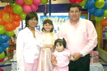 ni_21022006 
La pequeña Marlene Domínguez Bravo, festejo cinco años de vida junto con su familia.