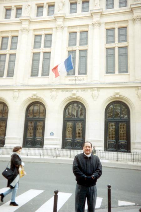 José de Jesús Ramírez Garza, en una visita a la Sorbonne de París, Francia.