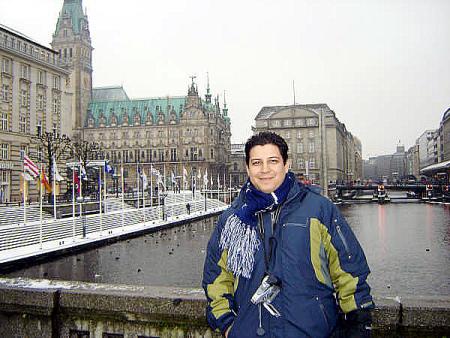 D-Rafael Carreón Castro, captado en una de las principales avenidas de Hamburgo, An Alemania.