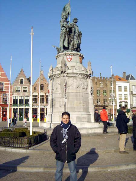 Rafael Carreón Castro, en un paseo por las calles de Bruselas, Bélgica, en su mas reciente visita a Europa