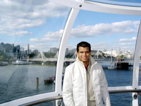 Óscar Rodríguez, captado en el London Eye, en su viaje a Londres, Inglaterra.